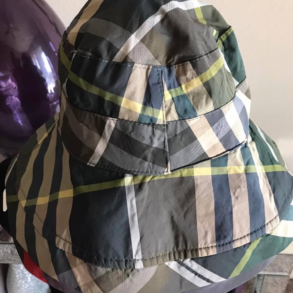 Unisex bucket hats